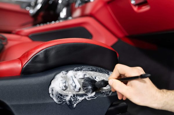 Magazine automobile : Astuces professionnelles pour nettoyer la carrosserie de votre voiture