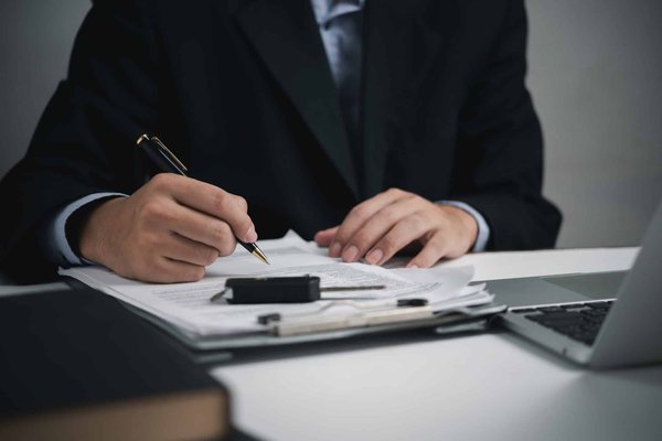 Décryptage des devis d'assurance auto : comment comprendre et choisir la meilleure option